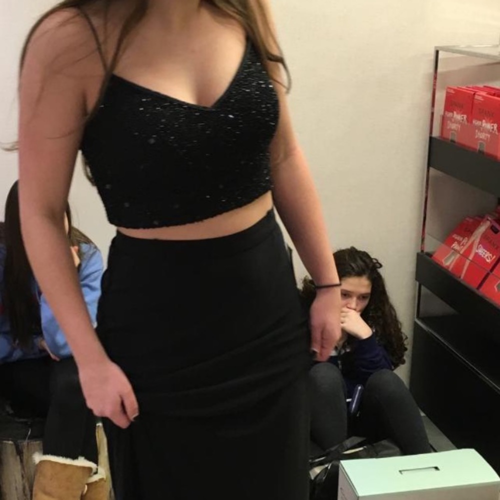 Elegant Black Sequin Crop Top and Skirt Set